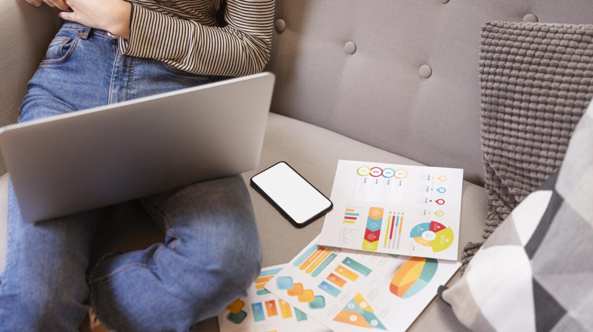 Jak_zdobyc_wyzsza_pozycje_dla_mojej_strony_w_google013-woman-working-from-home-statistical-chartspozycjonowanie_seo_stron_www Jak_zdobyc_wyzsza_pozycje_dla_mojej_strony_w_google013-woman-working-from-home-statistical-chartspozycjonowanie_seo_stron_www